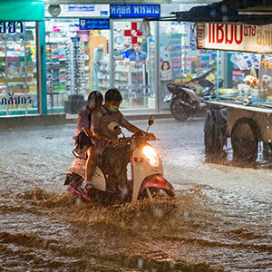 Read more about the article Major cities of India are becoming more vulnerable to flood conditions. Discuss.